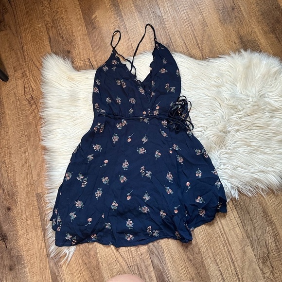 REFORMATION Costa Wrap Dress In Navy Blue Floral - Picture 8 of 8